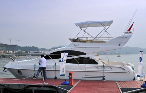 MM380 飞桥型动力豪华游艇